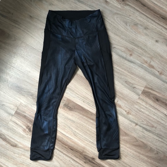 Lululemon Crops Size 4 - Picture 8 of 9